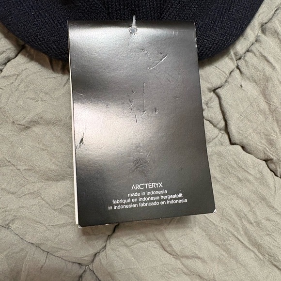 Arc'teryx Dark Blue and Beige Beanie - Picture 4 of 7